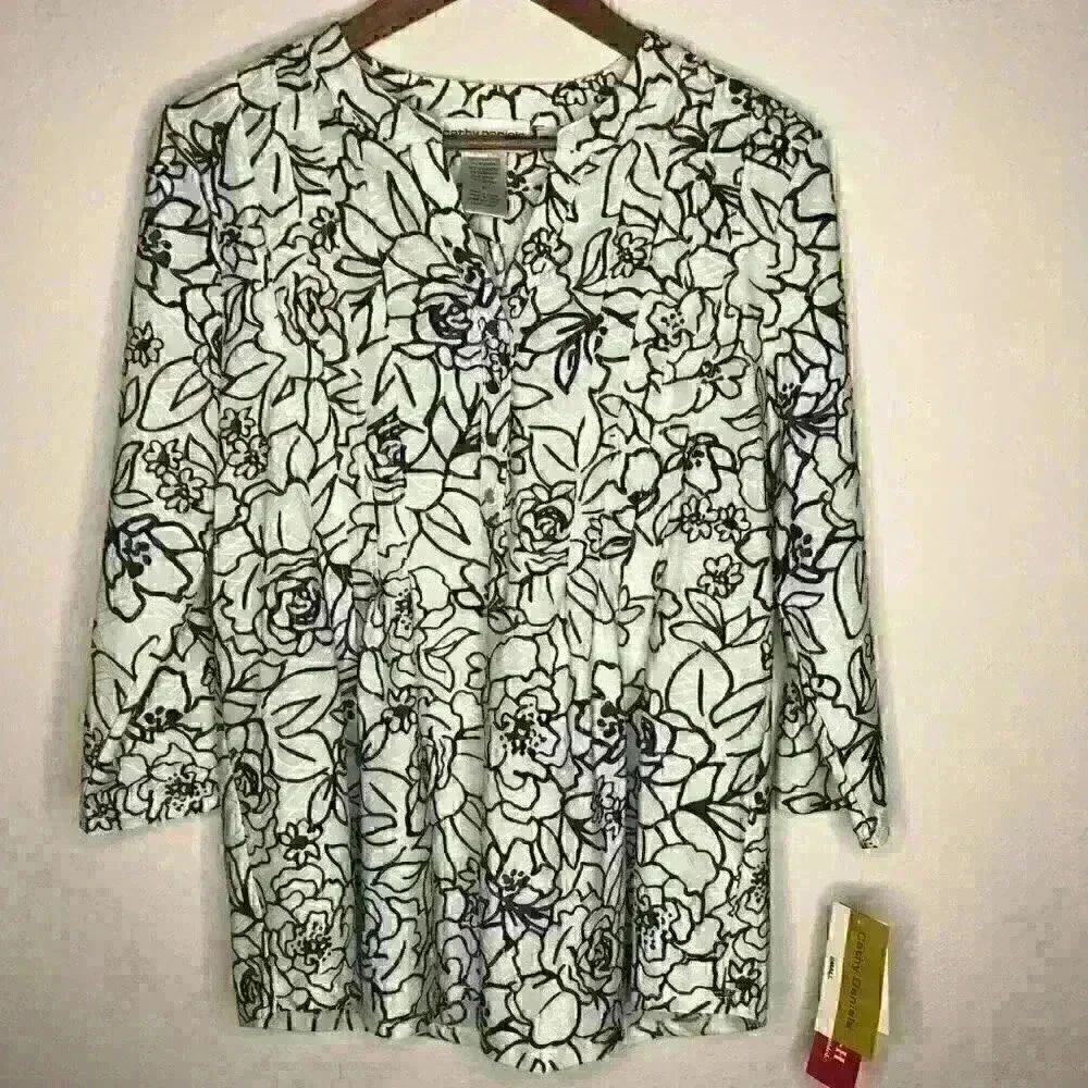 NWT Cathy Daniels Simply‎ Textured Roll Tab Sleeve Print Top Sz S - Picture 3 of 12